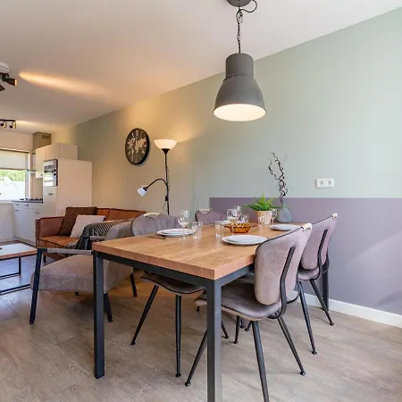 Tiny Koolmees * هولْسْهورست