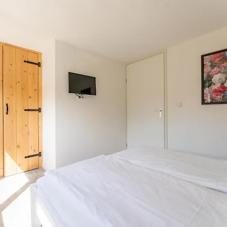 Holiday home Tiny Koolmees