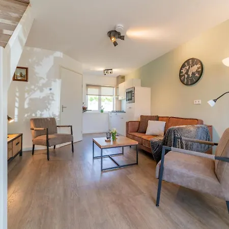 Holiday home Tiny Koolmees *