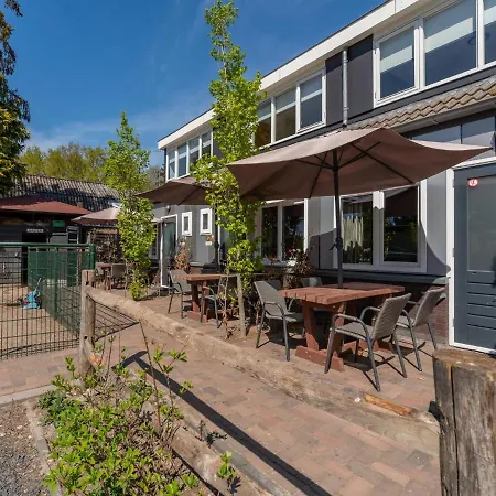 Nyaraló Tiny Koolmees *