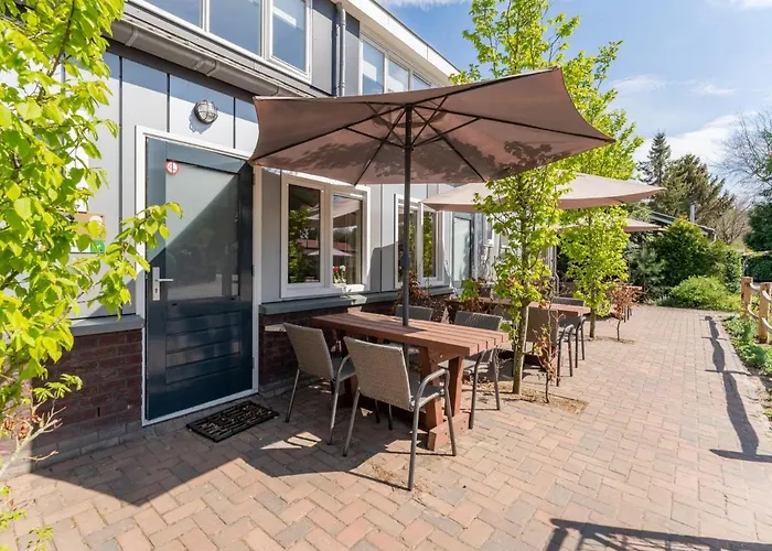 Tiny Koolmees Nyaraló *