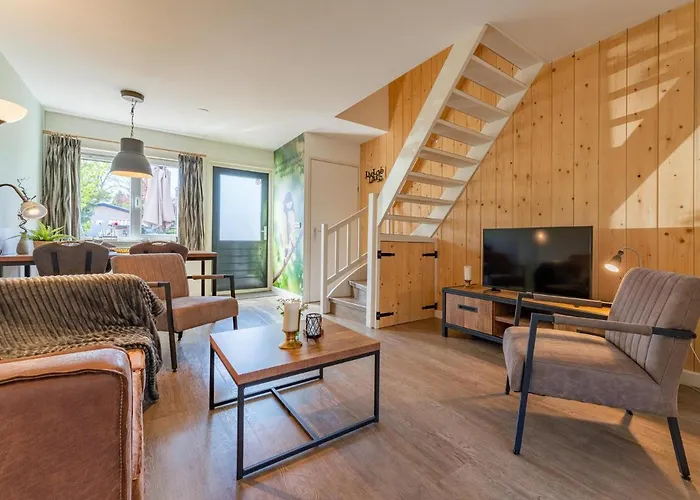 Tiny Koolmees Сasa de vacaciones *